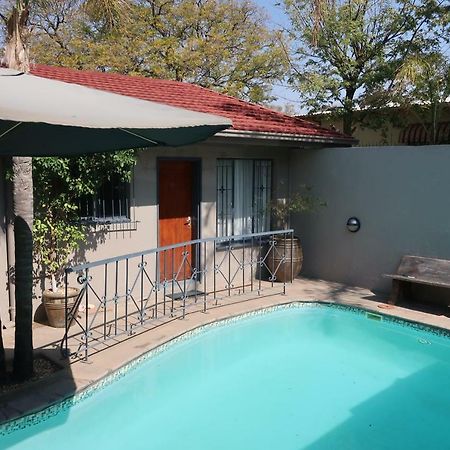 Hotel Pension Etambi Windhoek Eksteriør bilde