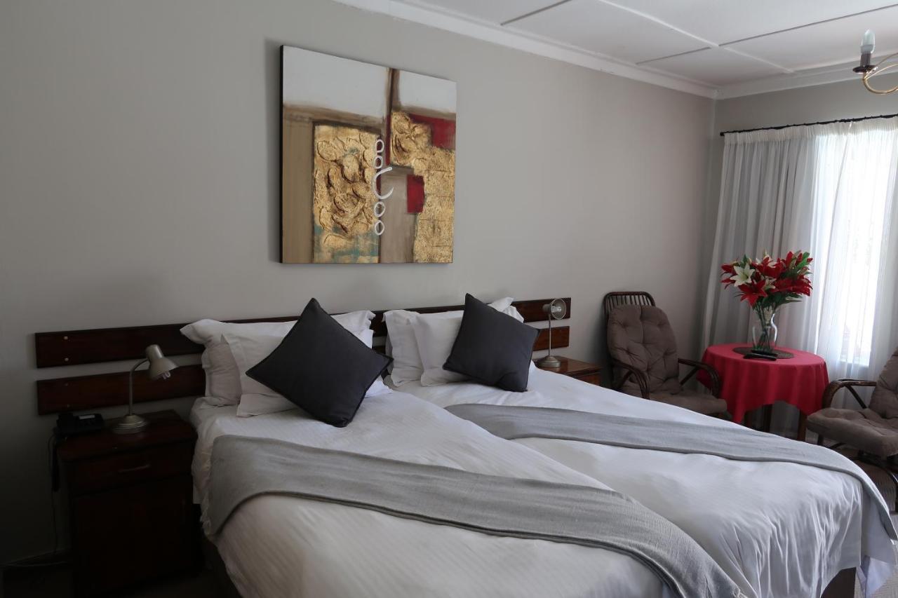 Hotel Pension Etambi Windhoek Eksteriør bilde