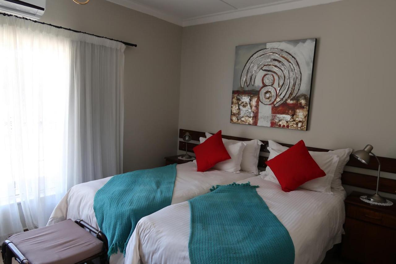 Hotel Pension Etambi Windhoek Eksteriør bilde