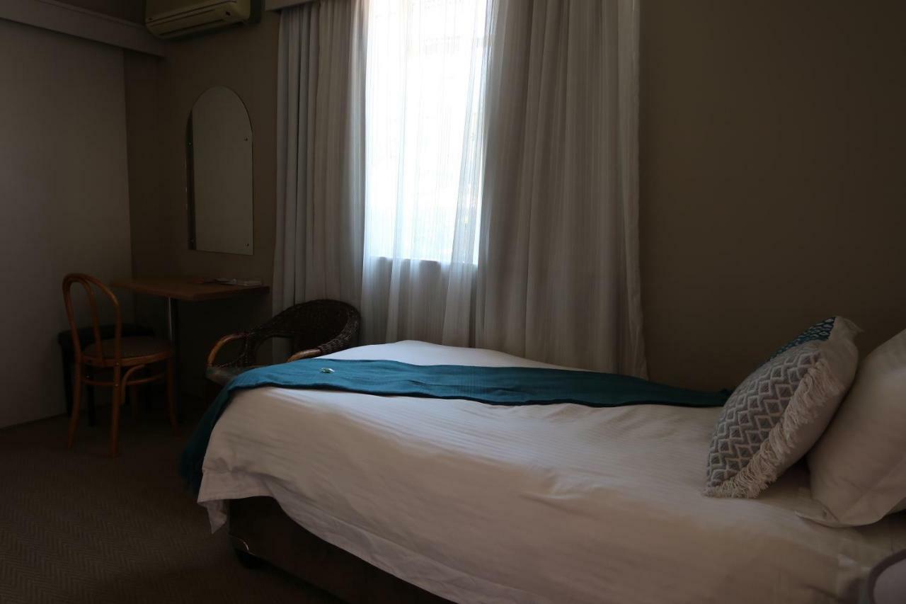 Hotel Pension Etambi Windhoek Eksteriør bilde